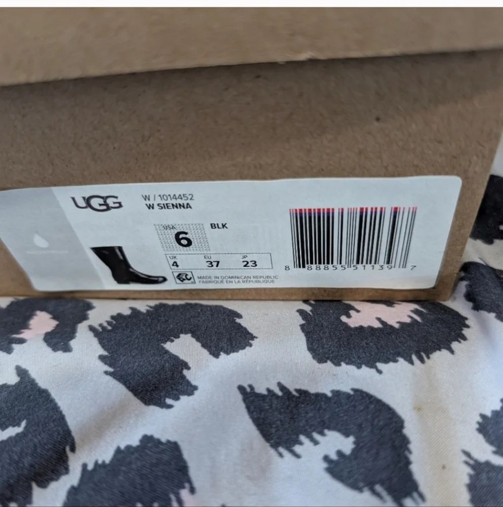 Ugg Woman's Size 6 Rain boots